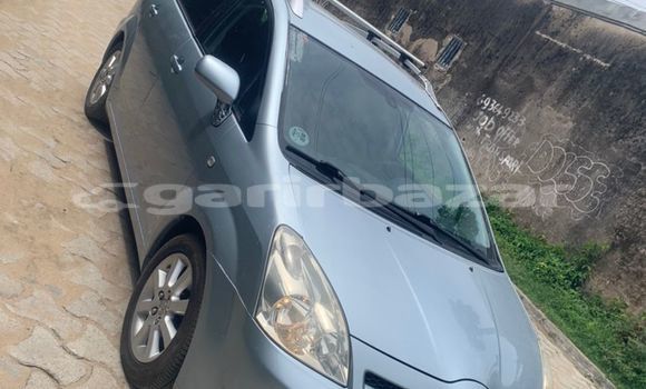 Sayi Imported Toyota Corolla Verso Blue Mota in Douala a Ƙasar Kamaru Sayi Imported Toyota Corolla Verso Blue Mota in Douala a Ƙasar Kamaru