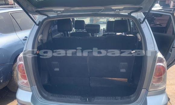 Sayi Imported Toyota Corolla Verso Blue Mota in Douala a Ƙasar Kamaru Sayi Imported Toyota Corolla Verso Blue Mota in Douala a Ƙasar Kamaru