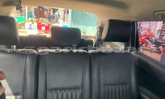 Sayi Imported Toyota Corolla Verso Blue Mota in Douala a Ƙasar Kamaru Sayi Imported Toyota Corolla Verso Blue Mota in Douala a Ƙasar Kamaru