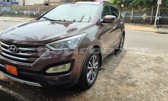 Sayi Na hannu Hyundai Santa Fe Red Mota in Douala a Ƙasar Kamaru Sayi Na hannu Hyundai Santa Fe Red Mota in Douala a Ƙasar Kamaru
