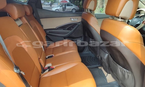 Sayi Na hannu Hyundai Santa Fe Red Mota in Douala a Ƙasar Kamaru Sayi Na hannu Hyundai Santa Fe Red Mota in Douala a Ƙasar Kamaru