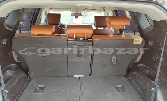 Sayi Na hannu Hyundai Santa Fe Red Mota in Douala a Ƙasar Kamaru Sayi Na hannu Hyundai Santa Fe Red Mota in Douala a Ƙasar Kamaru