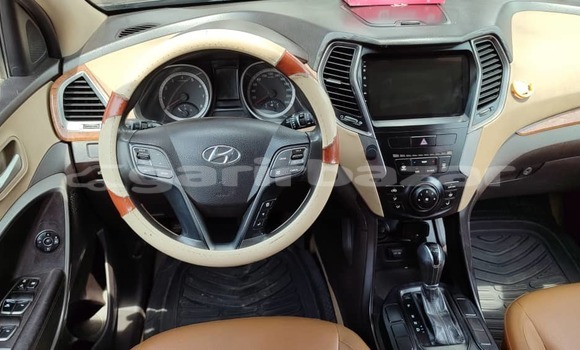 Sayi Na hannu Hyundai Santa Fe Red Mota in Douala a Ƙasar Kamaru Sayi Na hannu Hyundai Santa Fe Red Mota in Douala a Ƙasar Kamaru