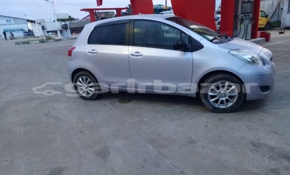 Sayi Na hannu Toyota Vitz Blue Mota in Douala a Ƙasar Kamaru Sayi Na hannu Toyota Vitz Blue Mota in Douala a Ƙasar Kamaru