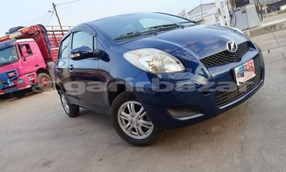 Sayi Na hannu Toyota Vitz Blue Mota in Douala a Ƙasar Kamaru Sayi Na hannu Toyota Vitz Blue Mota in Douala a Ƙasar Kamaru