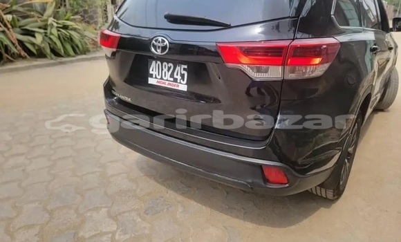 Sayi Imported Toyota Highlander Black Mota in Douala a Ƙasar Kamaru