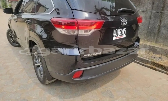 Sayi Imported Toyota Highlander Black Mota in Douala a Ƙasar Kamaru Sayi Imported Toyota Highlander Black Mota in Douala a Ƙasar Kamaru