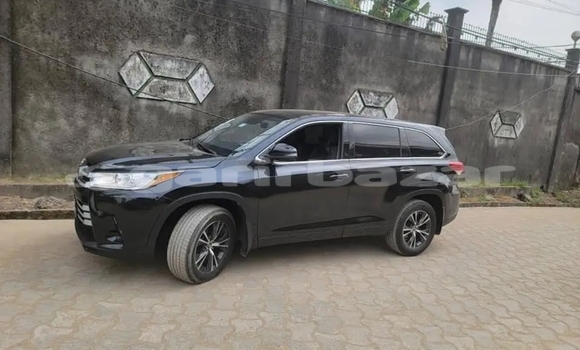 Sayi Imported Toyota Highlander Black Mota in Douala a Ƙasar Kamaru Sayi Imported Toyota Highlander Black Mota in Douala a Ƙasar Kamaru