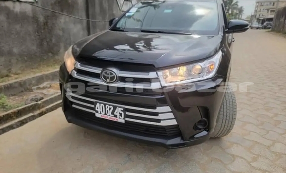 Sayi Imported Toyota Highlander Black Mota in Douala a Ƙasar Kamaru Sayi Imported Toyota Highlander Black Mota in Douala a Ƙasar Kamaru