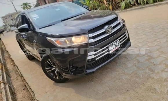 Sayi Imported Toyota Highlander Black Mota in Douala a Ƙasar Kamaru Sayi Imported Toyota Highlander Black Mota in Douala a Ƙasar Kamaru