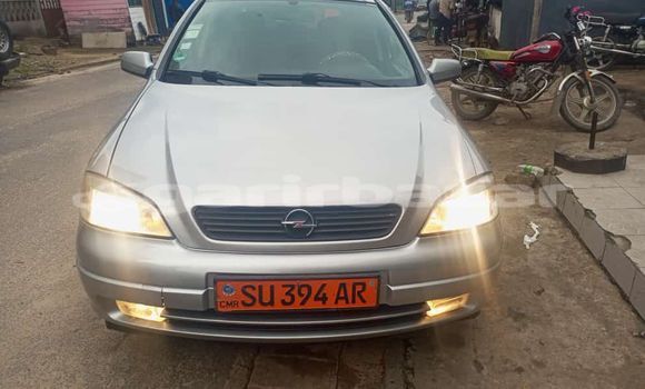 Sayi Na hannu Opel Astra Azurfa Mota in Douala a Ƙasar Kamaru