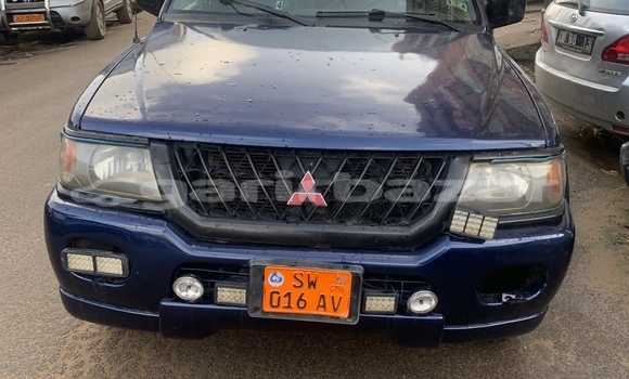 Sayi Na hannu Mitsubishi Montero Sport Blue Mota in Douala a Ƙasar Kamaru