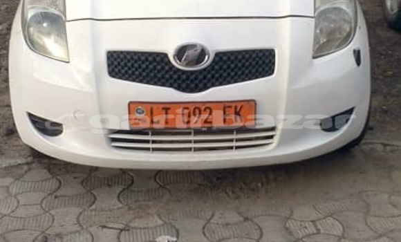 Buy Used Toyota Vitz White Car in Douala in Littoral Cameroon