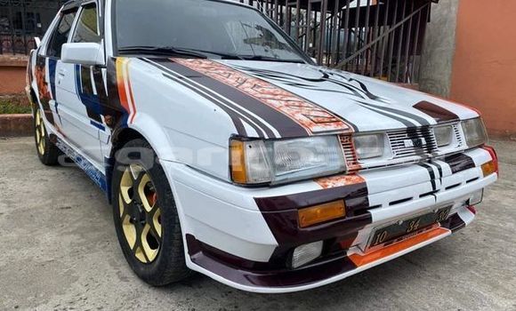 Sayi Na hannu Toyota Corolla Sauran Mota in Yaounde a Babban Kamaru Sayi Na hannu Toyota Corolla Sauran Mota in Yaounde a Babban Kamaru