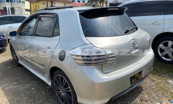 Sayi Na hannu Toyota Blade Sauran Mota in Douala a Ƙasar Kamaru Sayi Na hannu Toyota Blade Sauran Mota in Douala a Ƙasar Kamaru