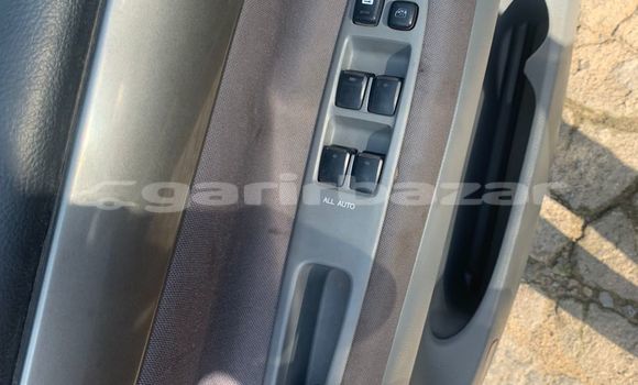 Sayi Na hannu Toyota Avensis Verso Black Mota in Douala a Ƙasar Kamaru Sayi Na hannu Toyota Avensis Verso Black Mota in Douala a Ƙasar Kamaru