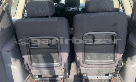 Sayi Na hannu Toyota Avensis Verso Black Mota in Douala a Ƙasar Kamaru Sayi Na hannu Toyota Avensis Verso Black Mota in Douala a Ƙasar Kamaru