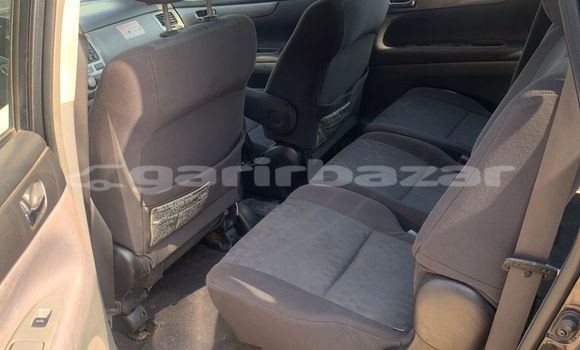 Sayi Na hannu Toyota Avensis Verso Black Mota in Douala a Ƙasar Kamaru Sayi Na hannu Toyota Avensis Verso Black Mota in Douala a Ƙasar Kamaru