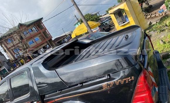 Sayi Na hannu Toyota Hilux Sauran Mota in Douala a Ƙasar Kamaru Sayi Na hannu Toyota Hilux Sauran Mota in Douala a Ƙasar Kamaru