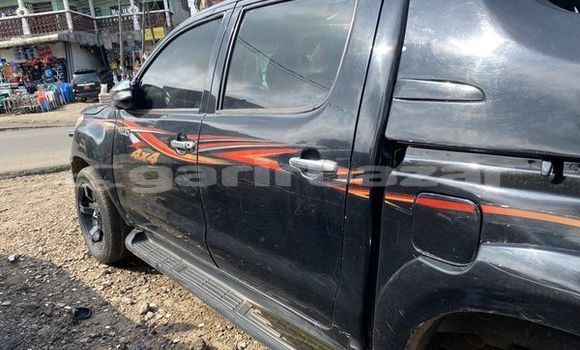 Sayi Na hannu Toyota Hilux Sauran Mota in Douala a Ƙasar Kamaru Sayi Na hannu Toyota Hilux Sauran Mota in Douala a Ƙasar Kamaru