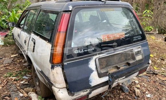 Sayi Na hannu Toyota Corolla Sauran Mota in Douala a Ƙasar Kamaru Sayi Na hannu Toyota Corolla Sauran Mota in Douala a Ƙasar Kamaru