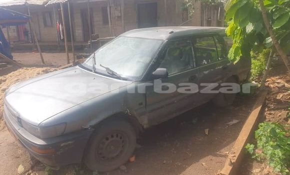 Sayi Na hannu Toyota Corolla Sauran Mota in Douala a Ƙasar Kamaru Sayi Na hannu Toyota Corolla Sauran Mota in Douala a Ƙasar Kamaru