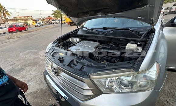 Sayi Na hannu Toyota Highlander Azurfa Mota in Douala a Ƙasar Kamaru Sayi Na hannu Toyota Highlander Azurfa Mota in Douala a Ƙasar Kamaru