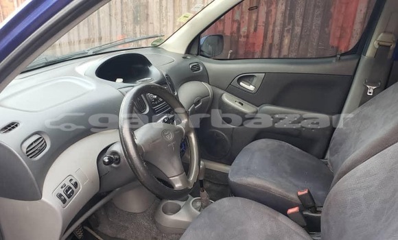 Sayi Na hannu Toyota Yaris Verso Blue Mota in Douala a Ƙasar Kamaru Sayi Na hannu Toyota Yaris Verso Blue Mota in Douala a Ƙasar Kamaru