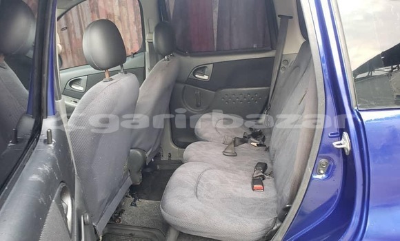 Sayi Na hannu Toyota Yaris Verso Blue Mota in Douala a Ƙasar Kamaru Sayi Na hannu Toyota Yaris Verso Blue Mota in Douala a Ƙasar Kamaru