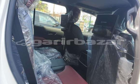 Sayi Sabo Toyota Land Cruiser White Mota in Douala a Ƙasar Kamaru Sayi Sabo Toyota Land Cruiser White Mota in Douala a Ƙasar Kamaru