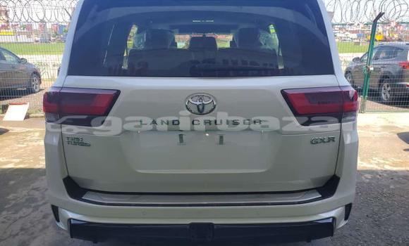 Sayi Sabo Toyota Land Cruiser White Mota in Douala a Ƙasar Kamaru Sayi Sabo Toyota Land Cruiser White Mota in Douala a Ƙasar Kamaru