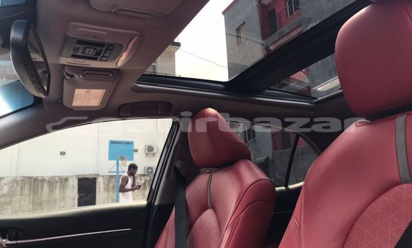 Sayi Na hannu Toyota Camry Black Mota in Douala a Ƙasar Kamaru Sayi Na hannu Toyota Camry Black Mota in Douala a Ƙasar Kamaru