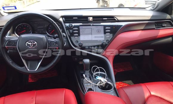 Sayi Na hannu Toyota Camry Black Mota in Douala a Ƙasar Kamaru Sayi Na hannu Toyota Camry Black Mota in Douala a Ƙasar Kamaru