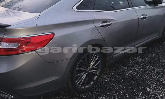 Sayi Sabo Hyundai Grandeur Azurfa Mota in Douala a Ƙasar Kamaru