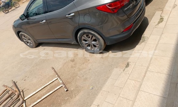 Sayi Imported Hyundai Santa Fe Brown Mota in Douala a Ƙasar Kamaru Sayi Imported Hyundai Santa Fe Brown Mota in Douala a Ƙasar Kamaru