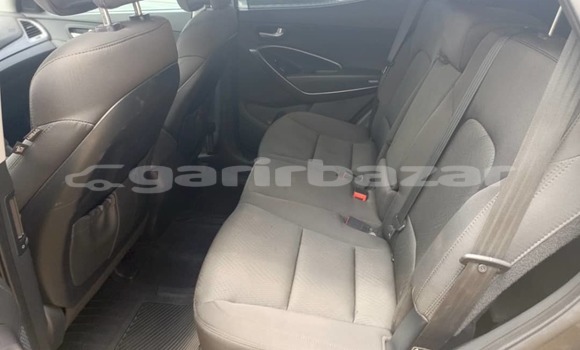 Sayi Imported Hyundai Santa Fe Brown Mota in Douala a Ƙasar Kamaru Sayi Imported Hyundai Santa Fe Brown Mota in Douala a Ƙasar Kamaru