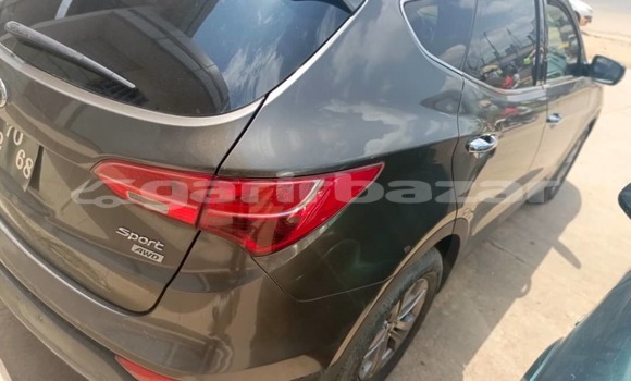 Sayi Imported Hyundai Santa Fe Brown Mota in Douala a Ƙasar Kamaru Sayi Imported Hyundai Santa Fe Brown Mota in Douala a Ƙasar Kamaru