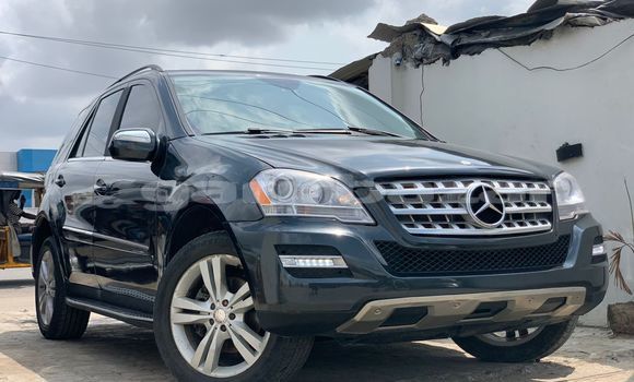 Sayi Imported Mercedes‒Benz ML–Class Black Mota in Douala a Ƙasar Kamaru Sayi Imported Mercedes‒Benz ML–Class Black Mota in Douala a Ƙasar Kamaru