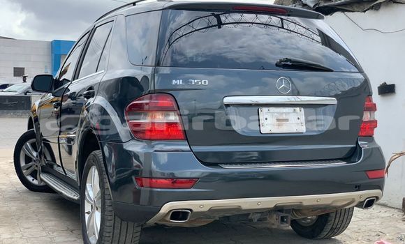 Sayi Imported Mercedes‒Benz ML–Class Black Mota in Douala a Ƙasar Kamaru Sayi Imported Mercedes‒Benz ML–Class Black Mota in Douala a Ƙasar Kamaru