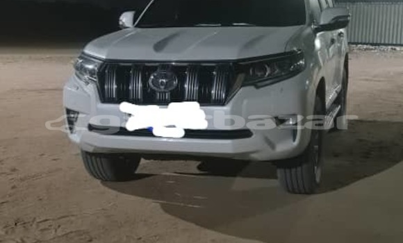 Sayi Na hannu Toyota Prado White Mota in Douala a Ƙasar Kamaru Sayi Na hannu Toyota Prado White Mota in Douala a Ƙasar Kamaru