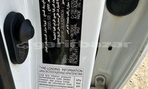 Sayi Na hannu Toyota Prado White Mota in Douala a Ƙasar Kamaru Sayi Na hannu Toyota Prado White Mota in Douala a Ƙasar Kamaru