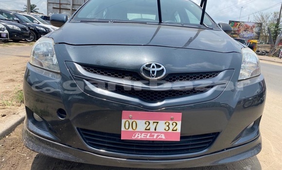 Sayi Sabo Toyota Belta Sauran Mota in Douala a Ƙasar Kamaru
