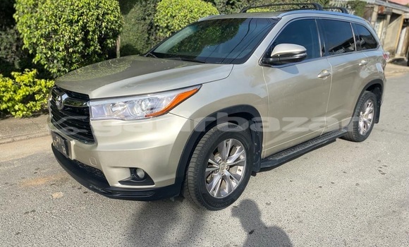 Sayi Sabo Toyota Highlander Sauran Mota in Douala a Ƙasar Kamaru