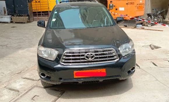 Sayi Sabo Toyota Highlander Sauran Mota in Douala a Ƙasar Kamaru Sayi Sabo Toyota Highlander Sauran Mota in Douala a Ƙasar Kamaru