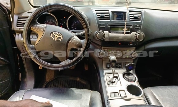 Sayi Sabo Toyota Highlander Sauran Mota in Douala a Ƙasar Kamaru Sayi Sabo Toyota Highlander Sauran Mota in Douala a Ƙasar Kamaru