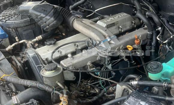 Sayi Na hannu Toyota Land Cruiser Azurfa Mota in Douala a Ƙasar Kamaru Sayi Na hannu Toyota Land Cruiser Azurfa Mota in Douala a Ƙasar Kamaru