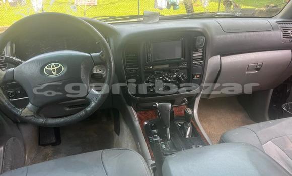 Sayi Na hannu Toyota Land Cruiser Azurfa Mota in Douala a Ƙasar Kamaru Sayi Na hannu Toyota Land Cruiser Azurfa Mota in Douala a Ƙasar Kamaru