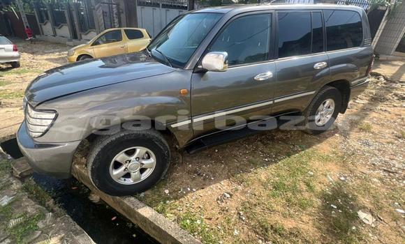 Sayi Na hannu Toyota Land Cruiser Azurfa Mota in Douala a Ƙasar Kamaru Sayi Na hannu Toyota Land Cruiser Azurfa Mota in Douala a Ƙasar Kamaru