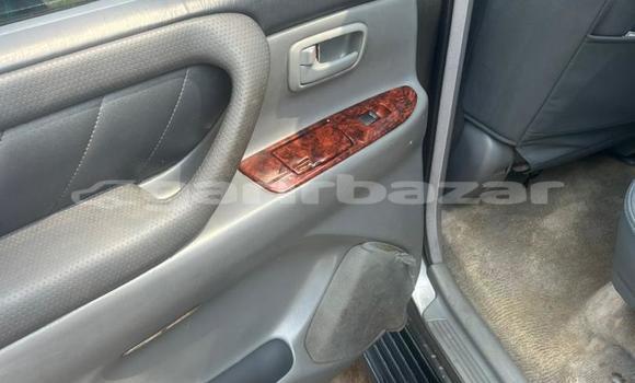 Sayi Na hannu Toyota Land Cruiser Azurfa Mota in Douala a Ƙasar Kamaru Sayi Na hannu Toyota Land Cruiser Azurfa Mota in Douala a Ƙasar Kamaru