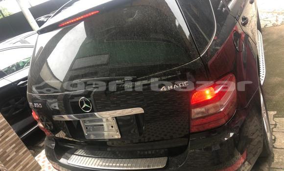 Sayi Na hannu Mercedes‒Benz ML–Class Black Mota in Douala a Ƙasar Kamaru Sayi Na hannu Mercedes‒Benz ML–Class Black Mota in Douala a Ƙasar Kamaru